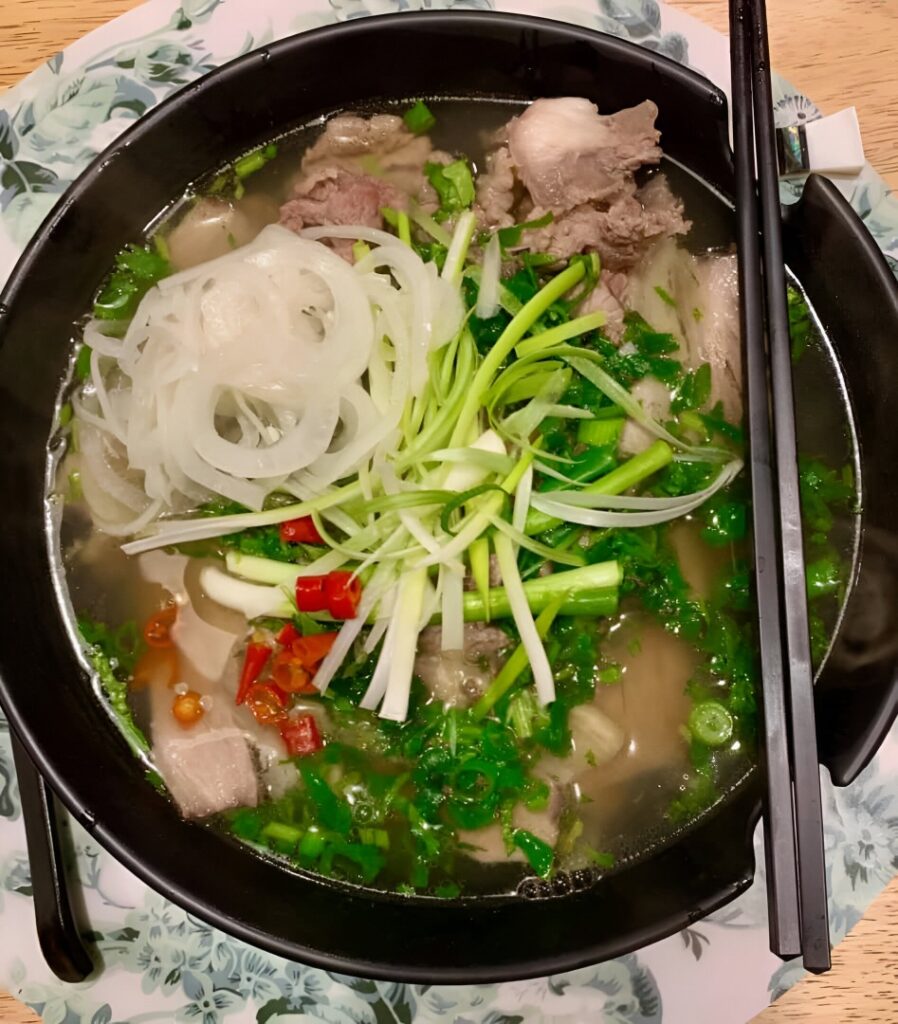 BÍ MẬT GIA TRUYỀN: TUYỆT KỸ NƯỚC PHỞ THƠM NGON “GÂY NGHIỆN” MÀ CÁC QUÁN PHỞ LỚN ĐỀU “GIẤU NHẸM” 