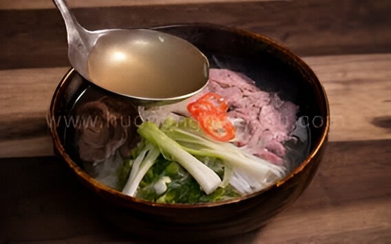 Bí Quyết Nước Dùng Phở Trong Vắt, Ngọt Thanh Tự Nhiên Mà Các Quán Phở Nổi Tiếng GIẤU KÍN 