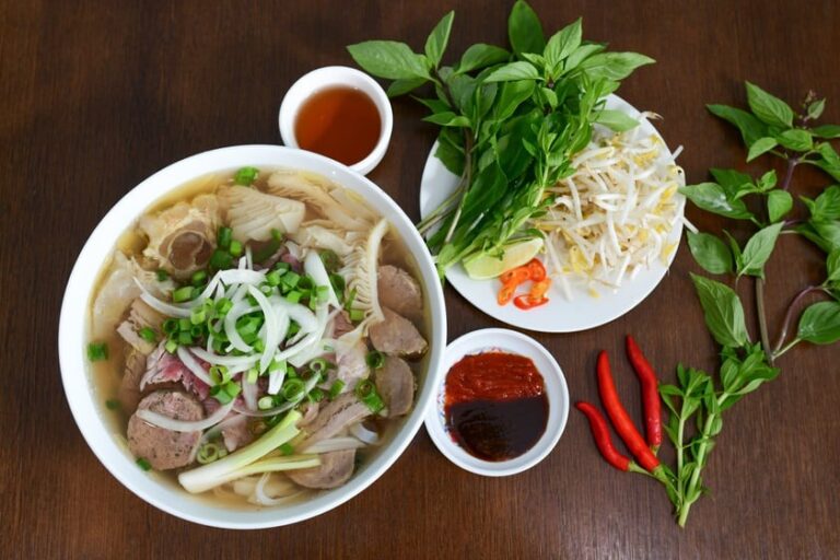 CẤM KỴ Nhưng Lại Là CHÌA KHÓA Phở Ngon Vượt Trội!
