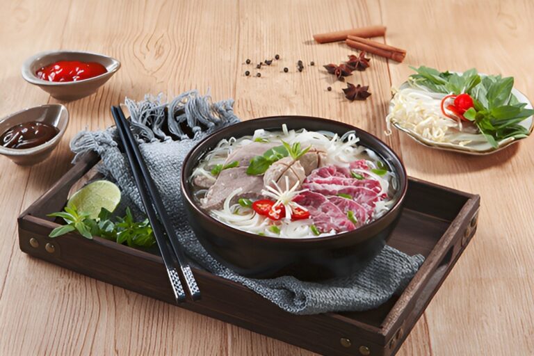 Bật mí bí quyết làm nước phở gà chuẩn vị nhà hàng