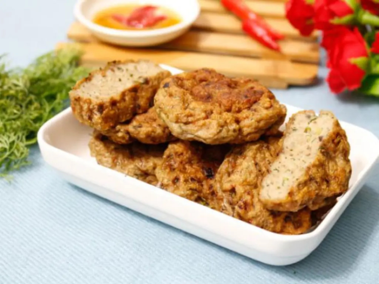 Bí mật “quết lạnh”: Kỹ thuật tối thượng giúp chả cá dai giòn mà không cần một hạt hóa chất.