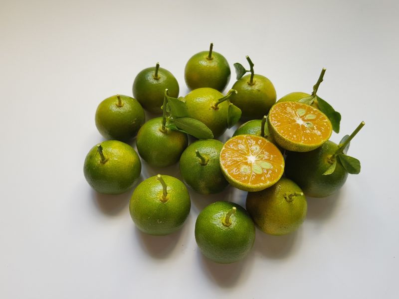 quả tắc, nguyên liệu tươi ngon là điều cần thiết cho món chân gà sả tắc ngon, giòn