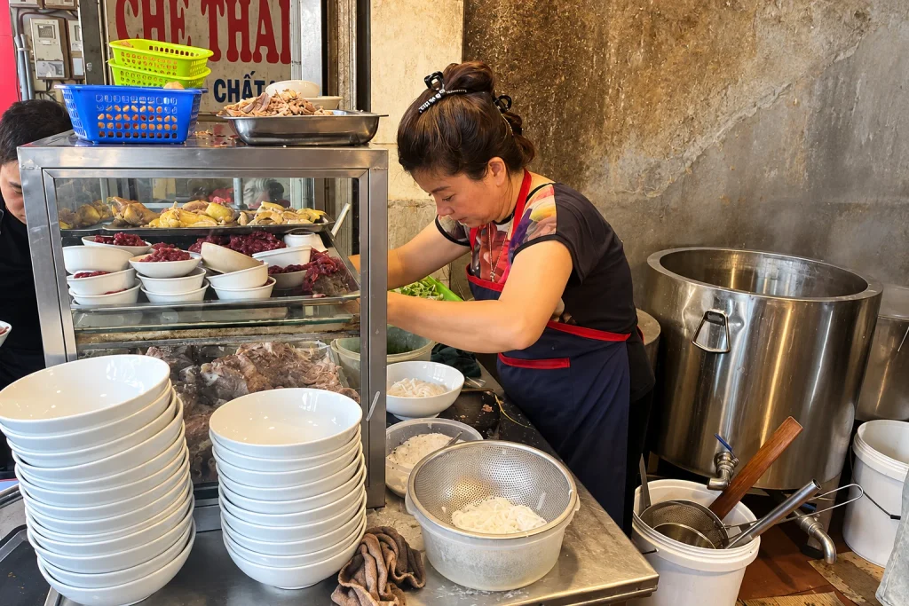 Góc bếp quán phở hay gặp
